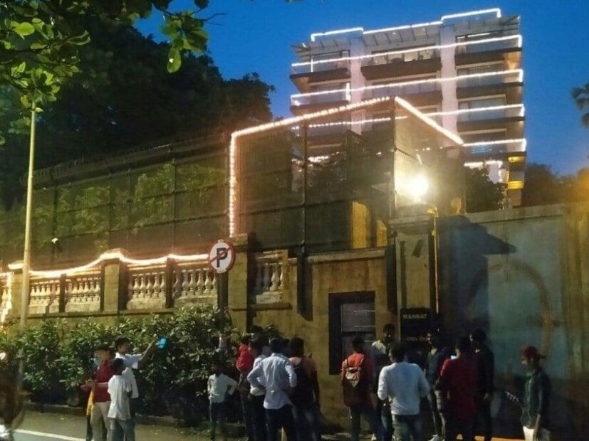 शाहरुख खानला मन्नत 8 मजली बनवायची आहे मिळालेल्या माहितीनुसार, शाहरुख खानला मन्नतच्या वर आणखी दोन मजले बांधायचे आहेत. 