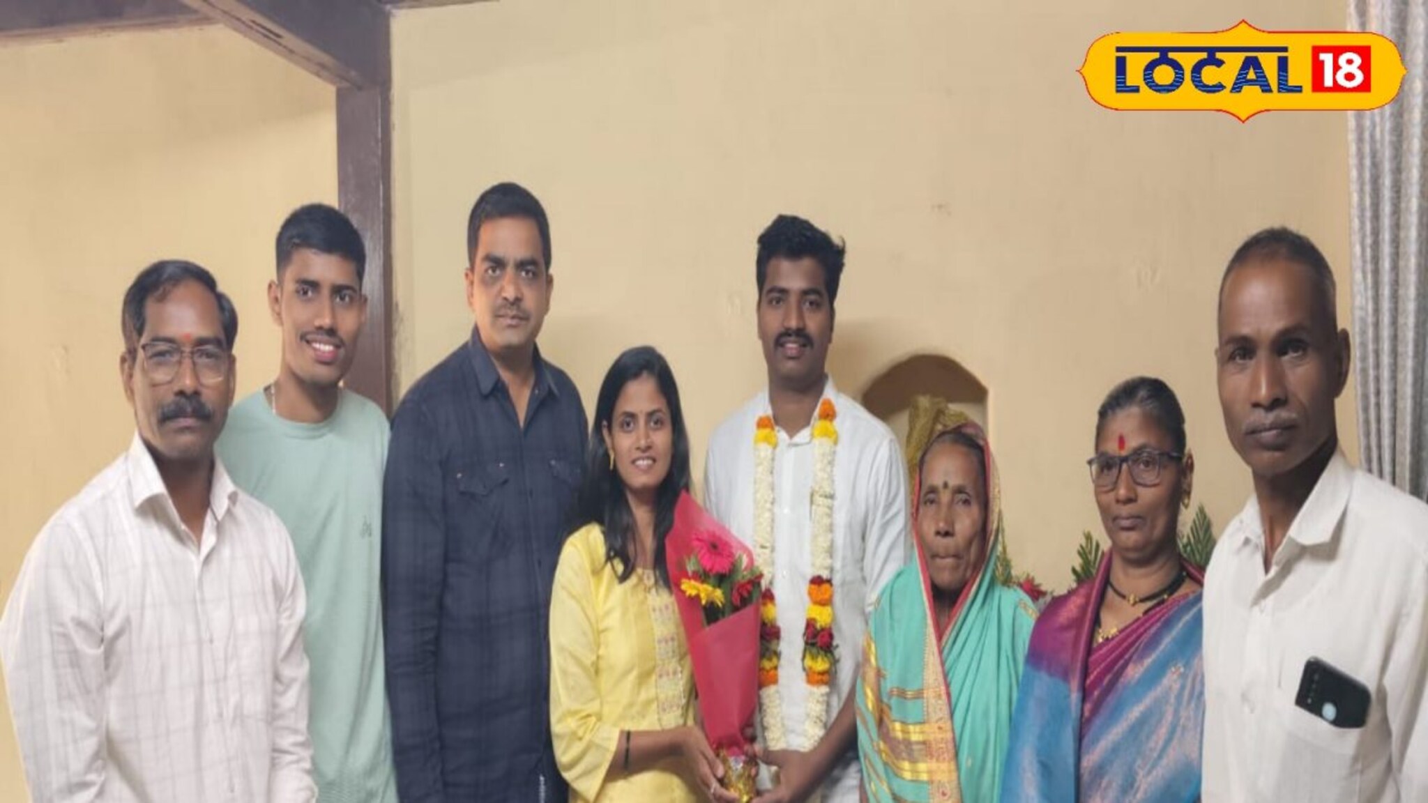 शेवटी पोरांन करून दाखवलं, आई-बापाच्या कष्टाचं पांग फेडलं, कोल्हापूरच्या रोहितची ISROच्या शास्त्रज्ञपदी निवड