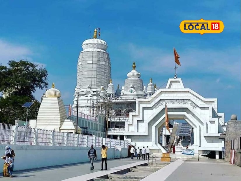 राजूर गणपती: जालना जिल्ह्यातील भोकरदन तालुक्यामध्ये राजूर गणपती संस्थान आहे. जालना शहरापासून अवघे 25 किमी अंतरावर असलेली राजूर येथील गणपती मंदिर मराठवाड्याबरोबरच संपूर्ण राज्यात प्रसिद्ध आहे. चतुर्थीला इथे गणेश भक्तांची मोठी गर्दी असते. त्यामुळे सुट्ट्यांमध्ये राजूर गणपती संस्थानाला तुम्ही आवश्यक भेट देऊ शकता व नवीन वर्षाची प्रसन्न सुरुवात करू शकता.
