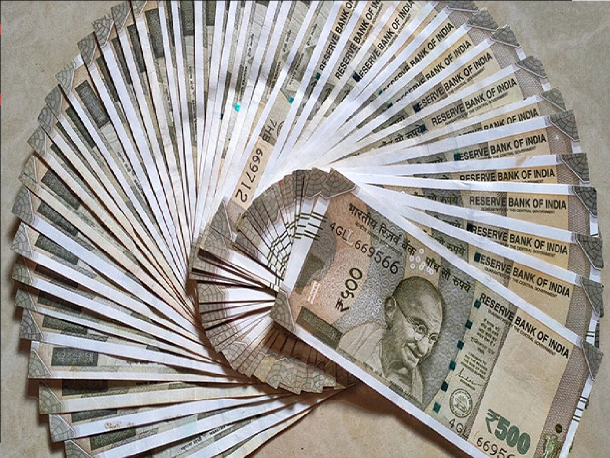 SIP Plan:  दरमहा 10,000  रुपये गुंतवून त्याचे 2 कोटी व्हायला दिवस लागतील?