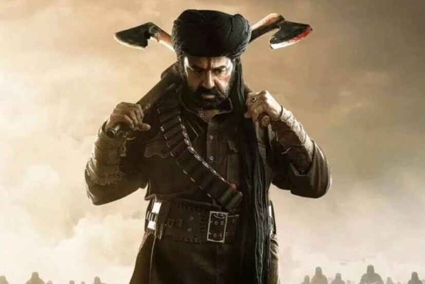 जानेवारीमध्ये प्रदर्शित झालेल्या 'डाकू महाराज' या तेलगू चित्रपटाने बॉक्स ऑफिसवर धुमाकूळ घातला आहे. नंदामुरी बालकृष्णाचा हा चित्रपट प्रेक्षकांचे भरपूर मनोरंजन करत आहे. अवघ्या 4 दिवसांत या चित्रपटाने जगभरात 100 कोटींचा टप्पा पार केला आहे.