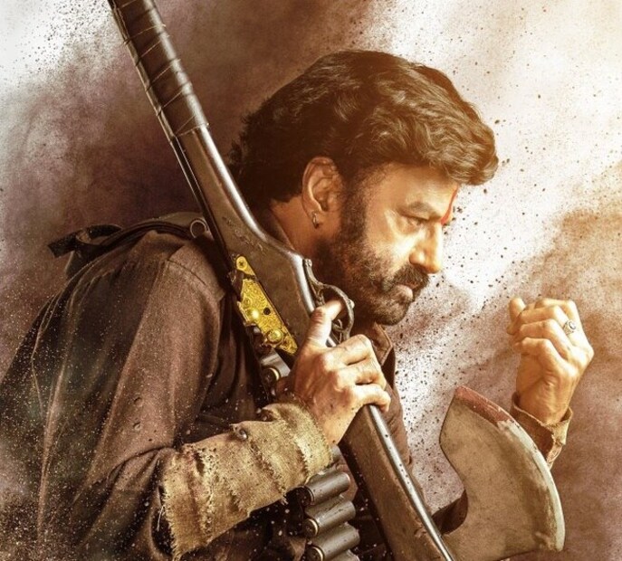 भारतात 'डाकू महाराज'ने आतापर्यंत एकूण 78.35 कोटींची कमाई केली आहे. या चित्रपटाने पहिल्या दिवशी 25.35 कोटींचा व्यवसाय केला. हा चित्रपट तेलुगू आणि तमिळ व्हर्जनमध्ये थिएटरमध्ये रिलीज झाला आहे.