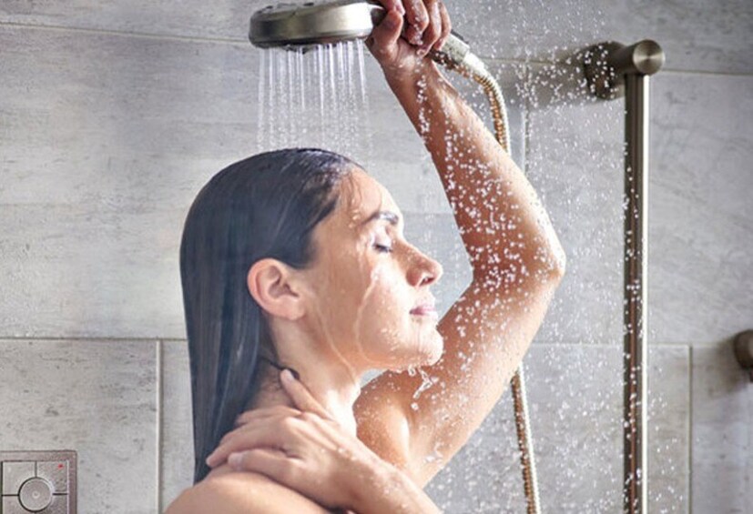 असं सांगितलं जातं की अनेक ऍथलीट्स त्यांच्या पायातील बुरशी काढून टाकण्यासाठी मूत्र थेरपीच्या रूपात त्यांचे पाय लघवीने धुतात. मात्र, यासाठी कोणताही पुरावा नाही. इंटरनेटनुसार, ते असं करतात असं म्हटलं जातं.