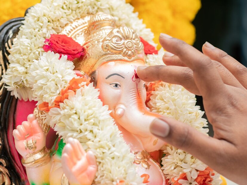 अनामिका शांतिदा प्रोक्ता मध्यमायुष्करी भवेत्.अंगुष्ठः पुष्टिदः प्रोक्ता तर्जनी मोक्षदायिनी.