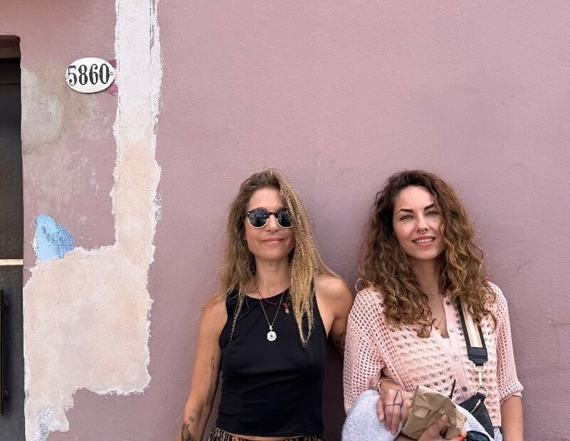 हृतिक रोशनसोबत 'काइट्स' चित्रपटात काम करत असताना बार्बरा मोरी आणि हृतिकच्या अफेअरच्या बातम्या खूप गाजल्या होत्या. या चित्रपटात एकत्र काम करताना अभिनेत्याने परदेशी अभिनेत्रीला लाखोंची भेट दिली होती. 