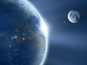 आपल्यापासून लांब जातोय लाडका चांदोमामा! चंद्र पृथ्वीपासून दूर जाण्याचं कारण काय? आपल्यापासून लांब जातोय लाडका चांदोमामा! चंद्र पृथ्वीपासून दूर जाण्याचं कारण काय?