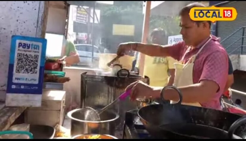 परंतु जालना शहरातील शर्मा कुटुंब मागील तीन पिढ्यांपासून शुद्ध तुपापासून तयार केलेली जिलेबी जालना शहरवासीयांच्या सेवेत घेऊन येत आहेत. केवळ 20 रुपये प्लेट या दराने शुद्ध देसी तुपातील जिलेबीची विक्री शर्मा कुटुंबीय करत आहे. त्याचबरोबर हैदराबाद पर्यंत त्यांनी आपल्या जिलेबीचे पार्सल पाठवले आहे. पाहुयात काय आहे जालना शहरातील महेश शर्मा यांच्या शुद्ध गावरान तुपातील जलेबीची खासियत.