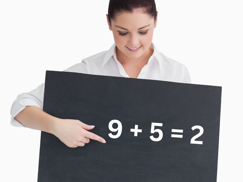 पण सोशल मीडियावर सध्या एक गणित व्हायरल होतं आहे. ज्यात 9 + 5 = 2 दिलं आहे. या गणितात काहीतरी चुकलं आहे असं अनेकांना वाटेल.