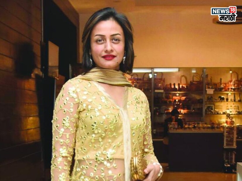 नम्रता शिरोडकर ही लोकप्रिय अभिनेत्री आहे. मात्र, लग्नानंतर तिने अभिनय सोडला. महेश बाबूसोबत लग्न करण्यासाठी तिने करिअरही सोडलं. 