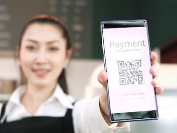 QR Code म्हणजे नक्की काय? स्कॅन करून पैसे पाठवता, पण फुल फॉर्म माहित आहे का? QR Code म्हणजे नक्की काय? स्कॅन करून पैसे पाठवता, पण फुल फॉर्म माहित आहे का?