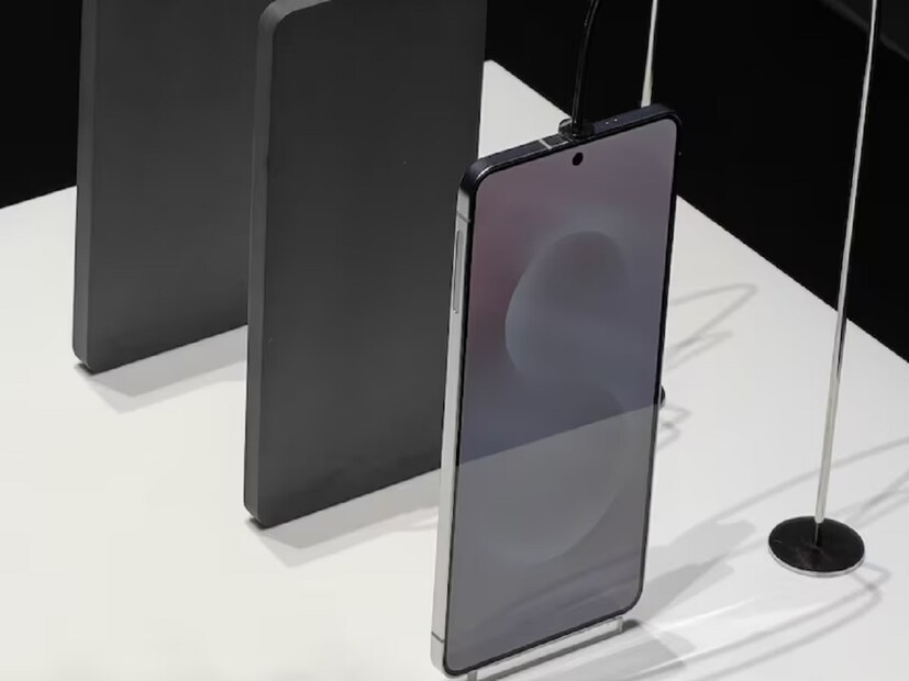 अशा परिस्थितीत, सॅमसंग आपला Galaxy S25 Edge Apple च्या आधी किंवा आसपास लॉन्च करून बाजारात आघाडी घेण्याचा विचार करत आहे.