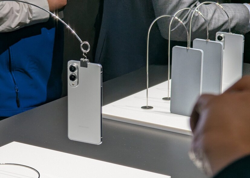 यासोबतच, डिवाइसमध्ये पेरिस्कोप लेन्स आणि ड्युअल रियर कॅमेरा सेटअप असू शकतो. याशिवाय फोनमध्ये अडव्हान्स थर्मल मॅनेजमेंट आणि उत्तम कॅमेरा टेक्नॉलॉजी यांसारखी फीचर्स असण्याची शक्यता आहे.