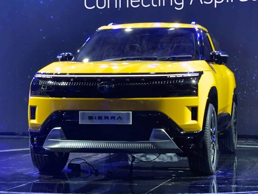  नव्या  Tata Sierra मध्ये दमदार असे फिचर्स लाँच केले आहे. यामध्ये प्रीमियम साउंड सिस्टम, पॅनोरामिक सनरूफ, वायरलेस फोन चार्जर, Android ऑटो, Apple कार प्ले आणि व्हेंटिलेटेड फ्रंट सीट्स दिले आहे.  