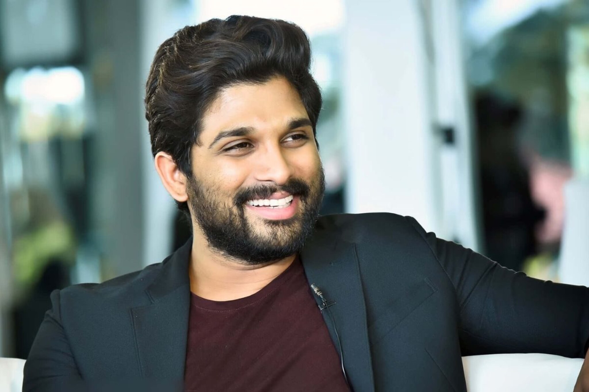 4 वर्षानंतर अल्लू अर्जुनने बदलला लूक, हटके स्टाइलमध्ये पोहोचला पोलीस स्टेशन