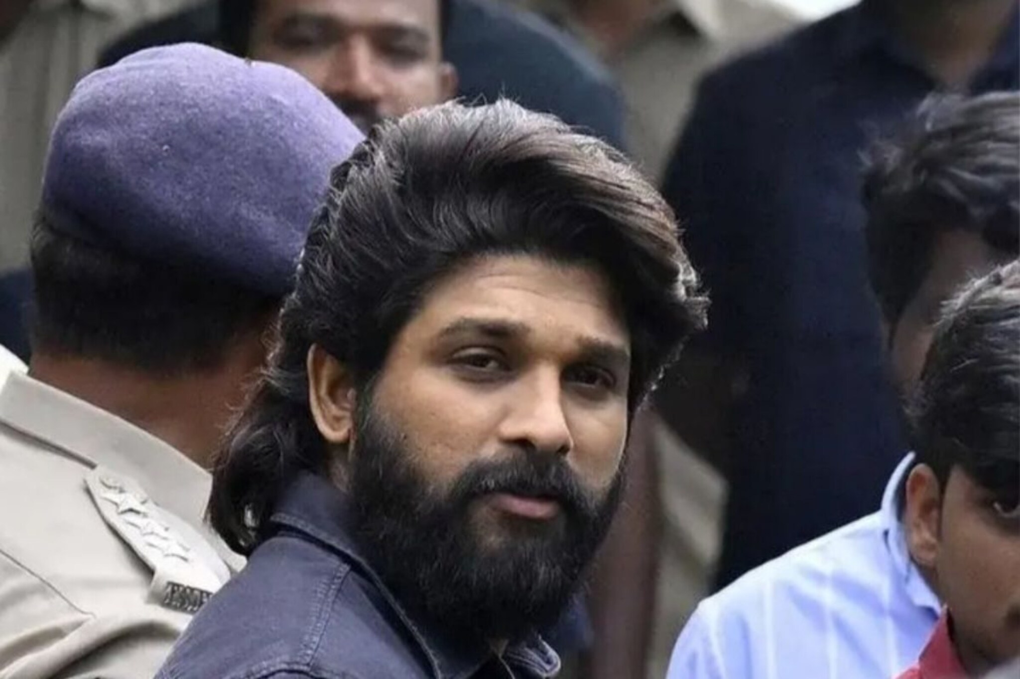 अल्लू अर्जुनसमोर नवी अडचण; जामीन मिळाला पण 'सुटका' नाही, पोलिसांचा मोठा  निर्णय