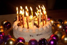 बॉसच्या चमच्यांपासून ऑफिसमधल्या मित्रांपर्यंत, सर्वांसाठी वाढदिवसाच्या शुभेच्छा!