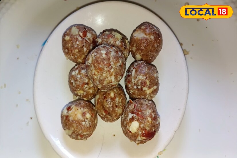 अगदी सोपी आणि कमीत कमी वेळात बनवता येईल अशी रेसिपी आहे. तुमच्या कडील लहान मुलांना सुद्धा चॉकलेट एवजी चॉकलेट आकाराचे तुम्ही हे लाडू बनवून देऊ शकता.