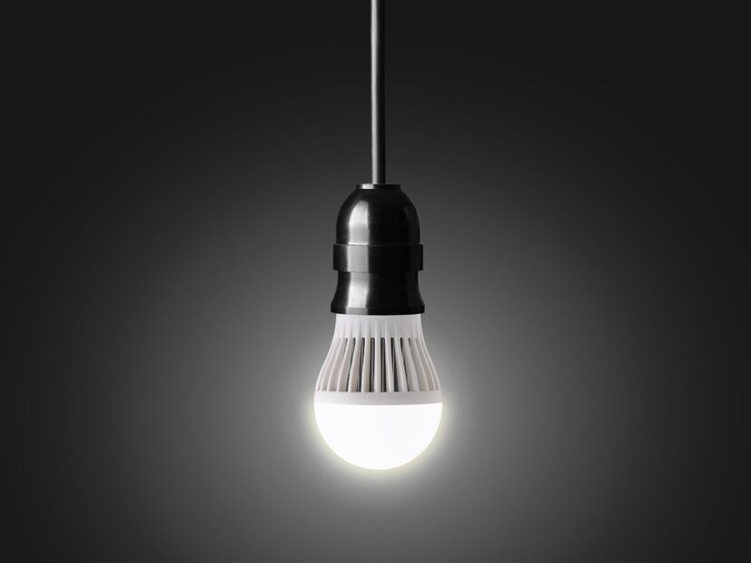 त्यामुळे घर, ऑफिस, मोठे मॉल इत्यादी ठिकाणी एलईडी बल्ब वापरले जातात. पण, तुम्हाला माहीत आहे का एक एलईडी बल्ब किती युनिट वीज वापरतो? तसेच LED बल्ब 1 तास चालवण्यासाठी तुम्हाला किती पैसे द्यावे लागतील? त्याबद्दल आम्ही तुम्हाला सांगतो.