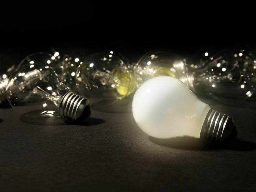 एका काळ होता जेव्हा प्रत्येक घरात ट्यूब लाईट दिसायच्या पण आता बहुतांश घरांमध्ये आपल्याला LED बल्ब पाहायला मिळतात. हे LED बल्ब सर्वात कमी उर्जा किंवा वीज वापरतात. एका काळ होता जेव्हा प्रत्येक घरात ट्यूब लाईट दिसायच्या पण आता बहुतांश घरांमध्ये आपल्याला LED बल्ब पाहायला मिळतात. हे LED बल्ब सर्वात कमी उर्जा किंवा वीज वापरतात.