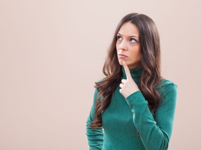 अनेकांना हे दोन्ही शब्द सारखेच वाटतात आणि कोणता शब्द कधी वापरायचा यासाठी लोक गोंधळात पडतात. पण दोघांचे अर्थ पूर्ण वेगळे आहेत.