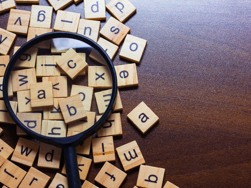 2. Steel म्हणजे धातूहा तो धातू आहे ज्याच्या वस्तू आपल्या घरी सहज आढळतात तसेच हा धातू इमारती, वाहने आणि साधने बनवण्यासाठी वापरला जातो.