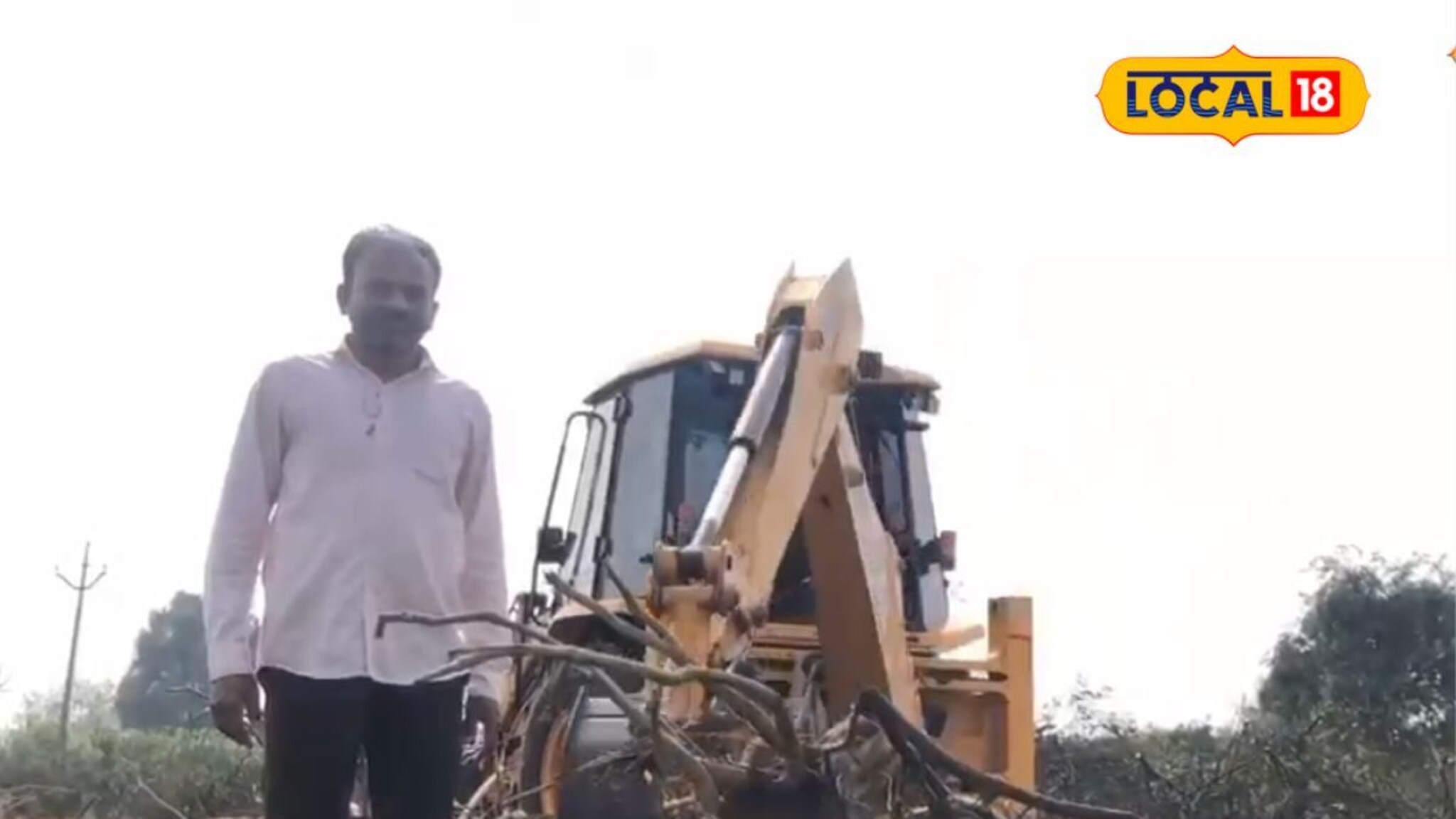 740 झाड प्रतिकूल परिस्थितीत जगवली, भाव नसल्याने शेतकरी हतबल,बागेवर फिरवला जेसीबी