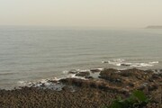 काशीद बीच ठरला मृत्यूचा सापळा, मित्र पैसे आणायला जाताच तरुणासोबत घडला अनर्थ
