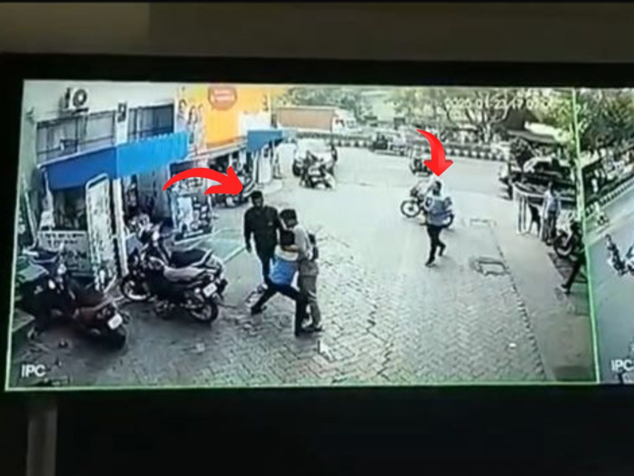 ..अन् थेट नरडं दाबायला केली सुरुवात, नागपुरात पेट्रोल पंप लुटीचा धक्कादायक VIDEO