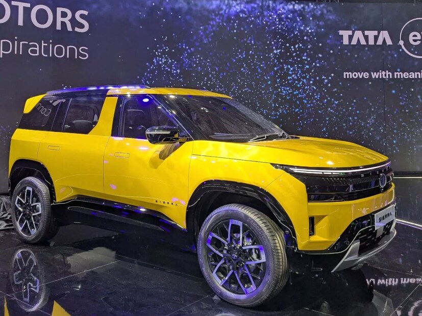  Tata Sierra ची पहिली झलक ही दिल्लीच्या ऑटो एक्स्पो २०२५ मध्ये पाहण्यास मिळाली होती. त्यामुळे  Tata Sierra आधी  मे  महिन्यात लाँच होईल असं सांगितलं जात होतं. पण आता ही गाडी ऑगस्ट महिन्यात लाँच होईल अशी माहिती समोर आली आहे.  ही नवी सियारा ही टाटाच्या Gen2 EV प्लॅटफ़ॉर्मवर तयार केली आहे. पण सियाराच्या लाँचिंग लांबलं आहे.  