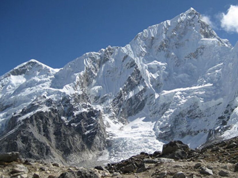 खरंतर यमुना नदीचा उगम यमुनोत्री ग्लेशियरमधून होतो. हे ग्लेशिअर 6,387 मीटर (20,955 फूट) उंचीवरील बंदरपुच्छ शिखर उत्तराखंडच्या उत्तरकाशी जिल्ह्यात आहे.