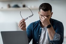 काॅम्प्युटर, मोबाईल पाहून डोळे जळजळतात? त्वरित करा 'हे' आयुर्वेदिक उपाय...