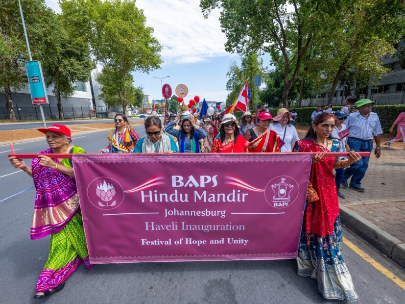 योगीजी महाराजांच्या आशीर्वादाने १९६० मध्ये सुरू झालेला हा प्रवास आता भक्ती, संस्कृती आणि सेवेला समर्पित जोहान्सबर्ग मंदिराच्या रूपात आकाराला आला आहे. हे फक्त एक मंदिर नाही - ते सतत आध्यात्मिक प्रवासासाठी मार्गदर्शक प्रकाश म्हणून उभे आहे.