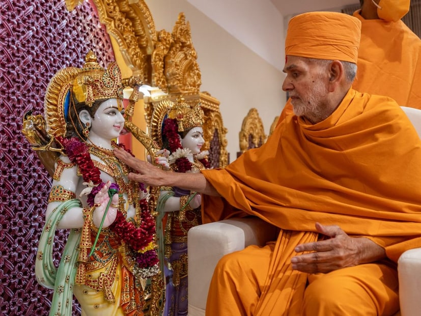 भारतात झालेल्या महाकुंभमेळ्यामुळे सनातन संस्थेची कीर्ती जगभरात वाढली. BAPS ने दक्षिण आफ्रिकेत आफ्रिकेतील सर्वात मोठे मंदिर बांधून इतिहास रचला. दक्षिण आफ्रिकेला, विशेषतः जोहान्सबर्गला प्रवास करू इच्छिणाऱ्या भारतीयांसाठी ही चांगली बातमी आहे.  भारतात झालेल्या महाकुंभमेळ्यामुळे सनातन संस्थेची कीर्ती जगभरात वाढली. BAPS ने दक्षिण आफ्रिकेत आफ्रिकेतील सर्वात मोठे मंदिर बांधून इतिहास रचला. दक्षिण आफ्रिकेला, विशेषतः जोहान्सबर्गला प्रवास करू इच्छिणाऱ्या भारतीयांसाठी ही चांगली बातमी आहे.