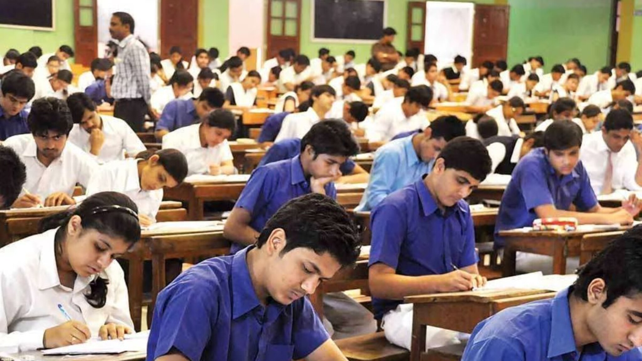 बोर्डाचा ताण, 12 वीच्या विद्यार्थ्यांने स्वत:ला संपवलं; परीक्षेला सामोरे जाण्याआधीच मृत्यूला कवटाळलं