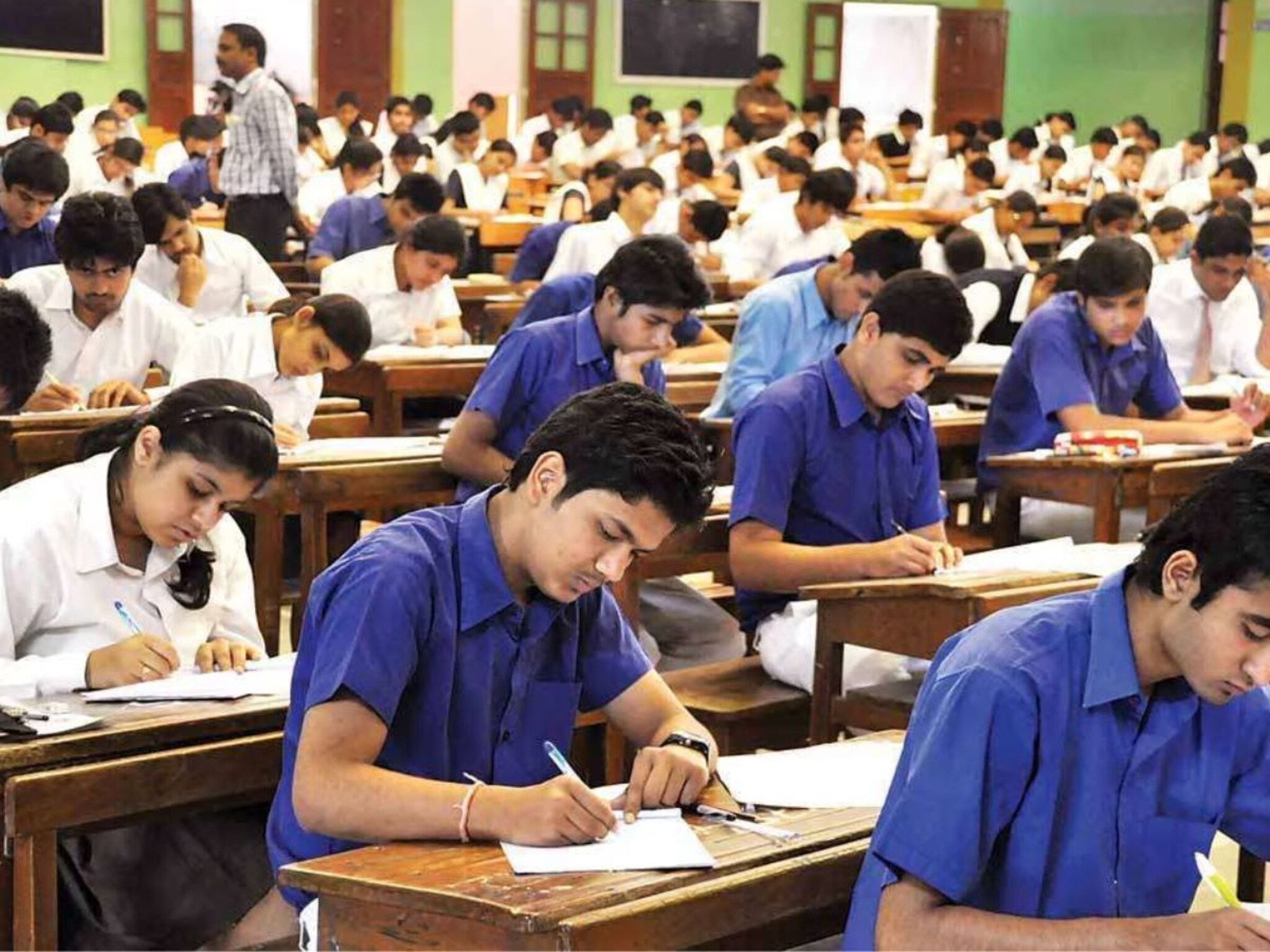 बोर्डाचा ताण, 12 वीच्या विद्यार्थ्यांने स्वत:ला संपवलं; परीक्षेला सामोरे जाण्याआधीच मृत्यूला कवटाळलं