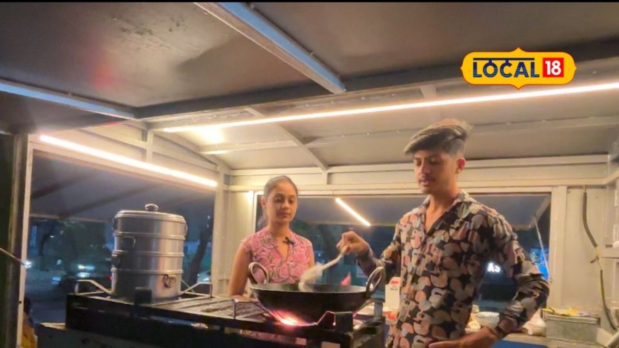 उच्चशिक्षत बहीण-भावाची जोडी, सुरू केला फूड ट्रक, महिन्याला करतात 70 हजार कमाई