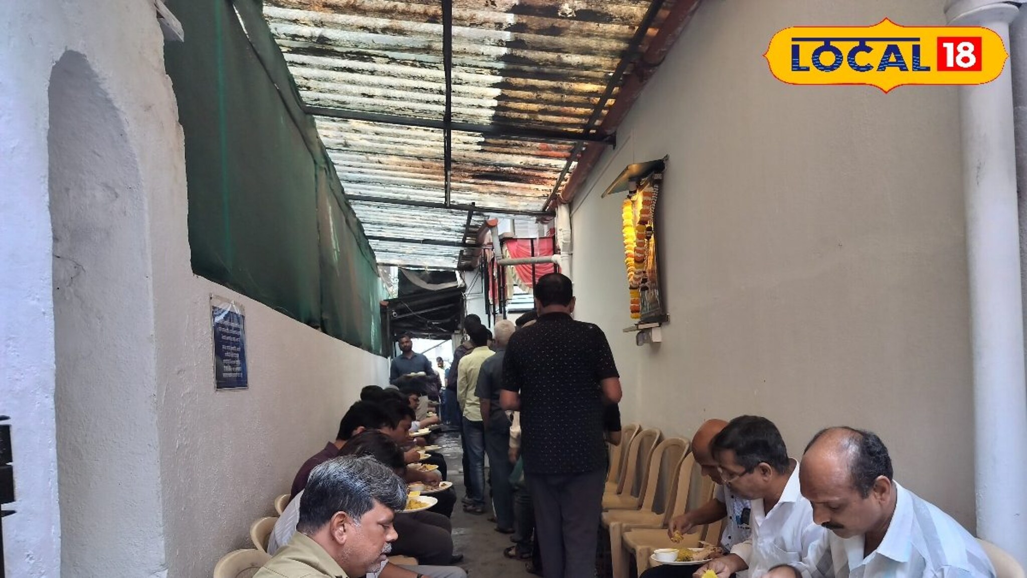 फक्त 30 रुपयांत जेवणाची थाळी, दररोज 700 लोक इथं करतात पोटभर जेवण, PHOTOS