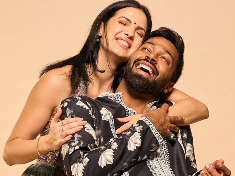 टीम इंडियाचा स्टार ऑलराऊंडर खेळाडू हार्दिक पांड्या याने 12 जुलै 2024 रोजी मॉडेल आणि अभिनेत्री नताशा स्टॅनकोविकसोबत घटस्फोटाची घोषणा केली होती. त्यानंतर पांड्या एकाकी पडल्याचं दिसत होतं. टीम इंडियाचा स्टार ऑलराऊंडर खेळाडू हार्दिक पांड्या याने 12 जुलै 2024 रोजी मॉडेल आणि अभिनेत्री नताशा स्टॅनकोविकसोबत घटस्फोटाची घोषणा केली होती. त्यानंतर पांड्या एकाकी पडल्याचं दिसत होतं.