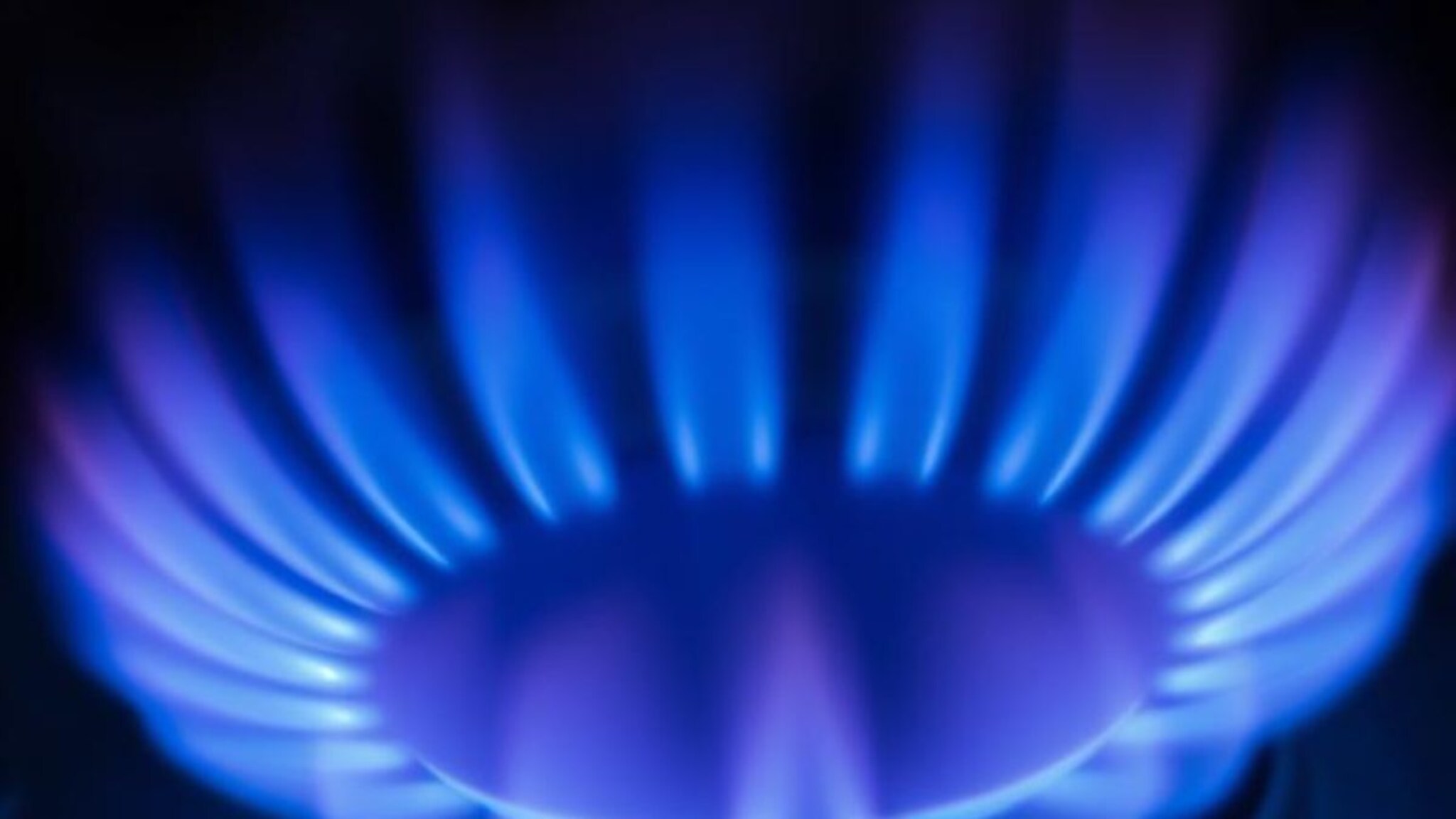 LPG Gas पेटवताच त्याच्या आगीचा रंग निळा का असतो? त्यामागचं हे आहे वैज्ञानिक कारण...