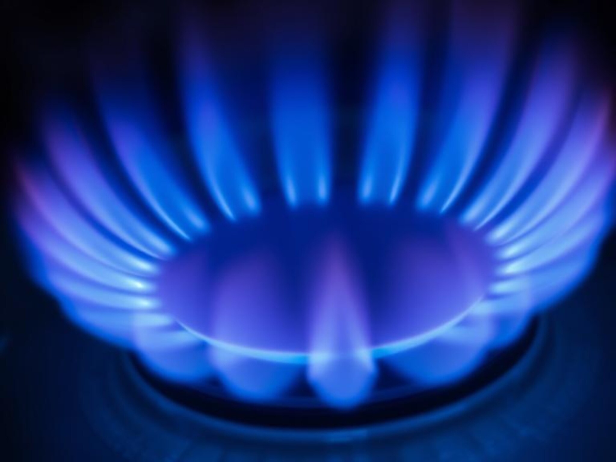 LPG Gas पेटवताच त्याच्या आगीचा रंग निळा का असतो? त्यामागचं हे आहे वैज्ञानिक कारण...