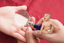 तळहातावरील 'या' रेषा सांगतात तुमच्या आयुष्यात संतती सुख आहे की नाही? 