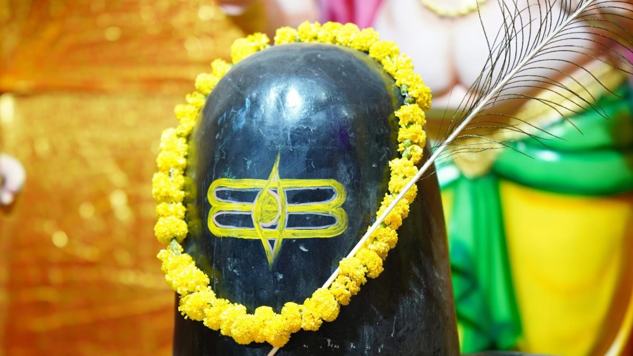 जगातील सर्वात जुने शिवलिंग कुठे आहे? भक्त आहात, तर ही ठिकाणं माहिती असायलाच हवी, प्रत्येक इच्छा होईल पूर्ण