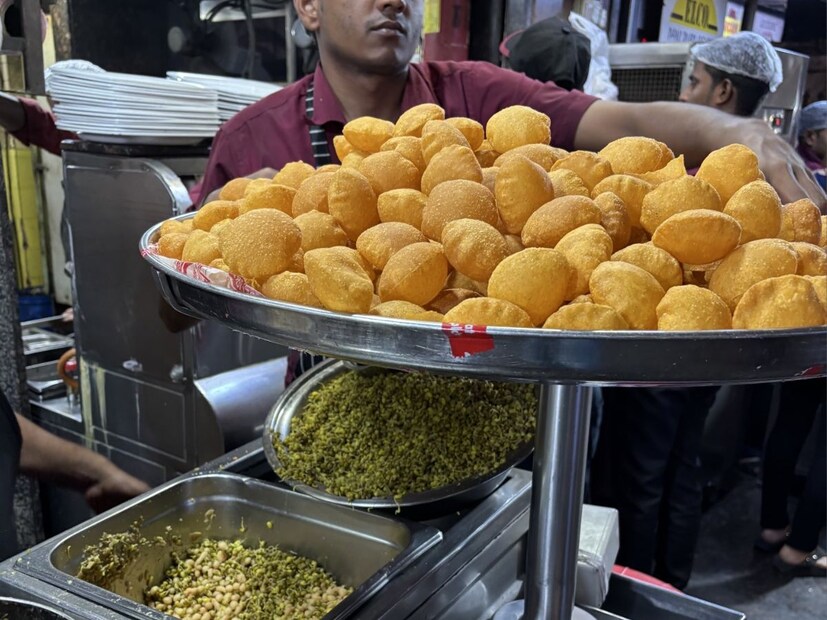 जसं की लाडकी बहीण, वार्षिक, मासिक आणि साप्ताहिक अशा पद्धतीचे अनेक ऑफर्स या चार्ट सेंटरमध्ये सुरू असतात. यामुळे या चार्ट सेंटरला ऑफर वाला चार सेंटर असंही म्हणतात. 