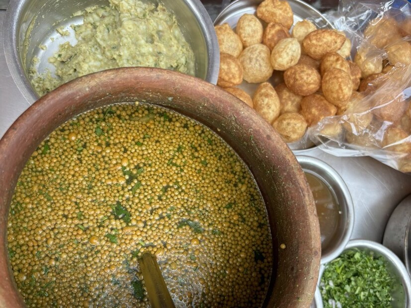 चार्ट सेंटरचे मालक विजय गुप्ता यांना विचारलं असता की चार्ट सेंटरवर ऑफर ठेवाची कल्पना कुठून आली तर ते म्हणाले की, मी अनेकदा मल्टिनॅशनल कंपनीच्या ऑफर पाहतो आणि त्या ऑफरला आकर्षक वाटत होतं. 