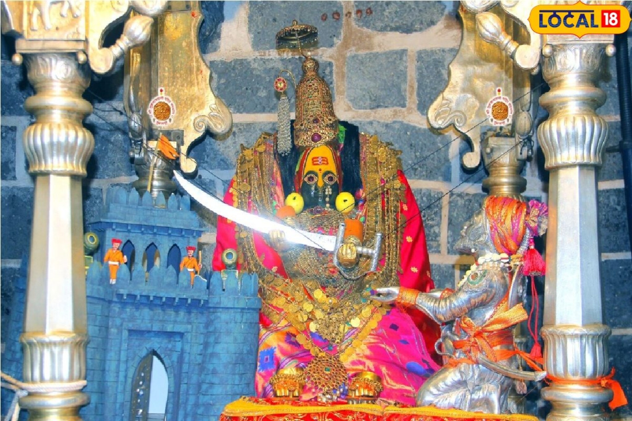 जय भवानी, जय शिवाजी... शिवजयंतीनिमित्त तुळजापूर मंदिरात पार पडली खास महापूजा! PHOTOS