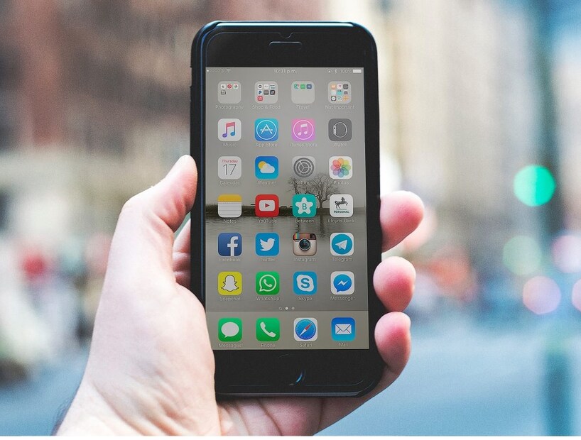 सायबर गुन्ह्याची तक्रार कशी करावी? : तुम्ही कोणत्याही सायबर फसवणुकीचे बळी ठरलात तर www.cybercrime.gov.in पोर्टलला भेट देऊन किंवा 1930 हेल्पलाइन नंबरवर कॉल करून त्वरित तक्रार नोंदवा.