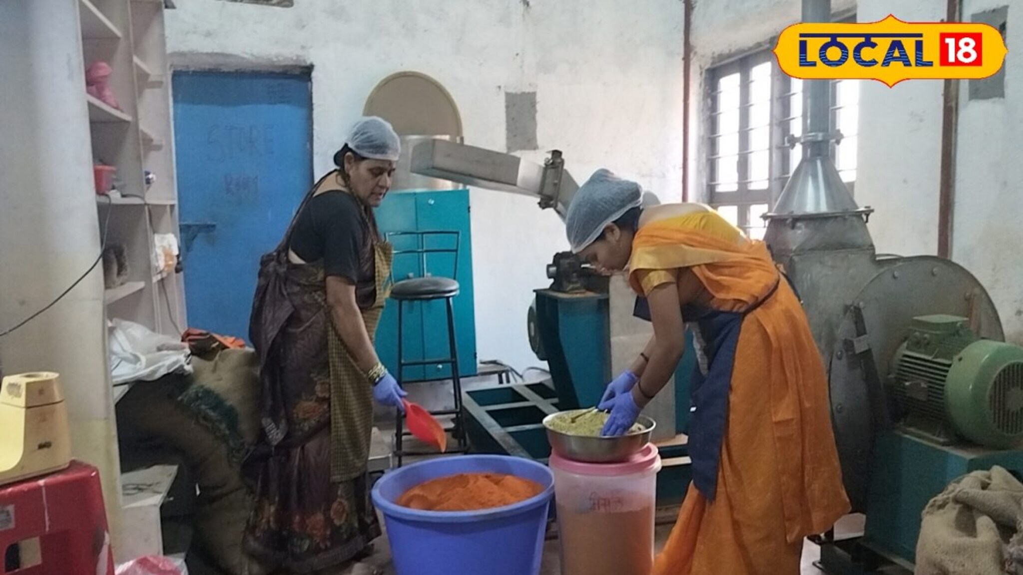 नोकरी सोडून बनवला मसाला ब्रँड, परदेशातही दरवळतोय सुगंध, 55 लाखापर्यंत उलाढाल करणाऱ्या रसिकाची कहाणी