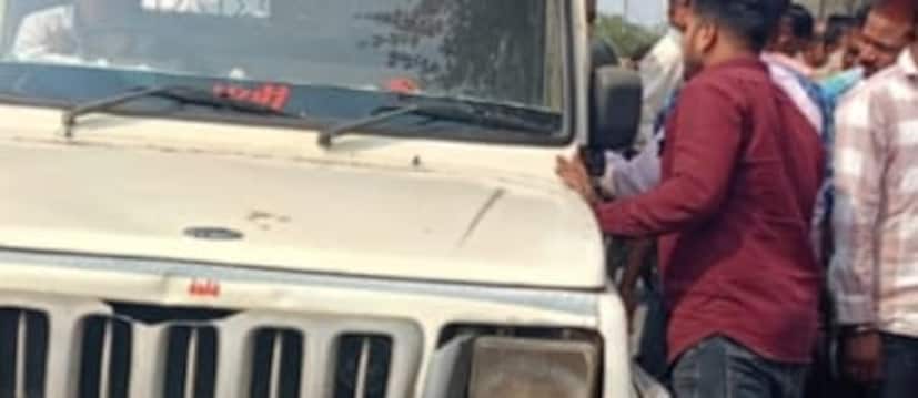 सविस्तर माहिती अशी की, बुलडाणाच्या त्रिशरण चौकात एका चारचाकी गाडीने स्कुटीवरील जाणाऱ्या मायलेकीला जोरदार धडक दिली.