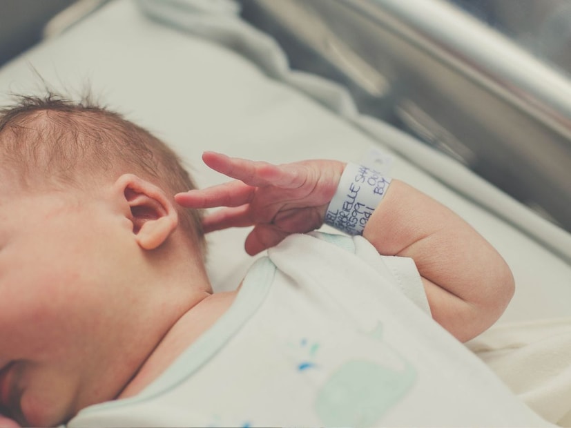 डिस्चार्जच्या 8 दिवसानंतर म्हणजेच 2 फेब्रुवारीला शबानाच्या कुटुंबाची नजर बाळाच्या हातावर असलेल्या टॅगकडे गेली. ज्यावर साधना सिंग हे नाव लिहिलं गेलं होतं, हे पाहून कुटुंबाला धक्का बसला. (प्रतीकात्मक फोटो)