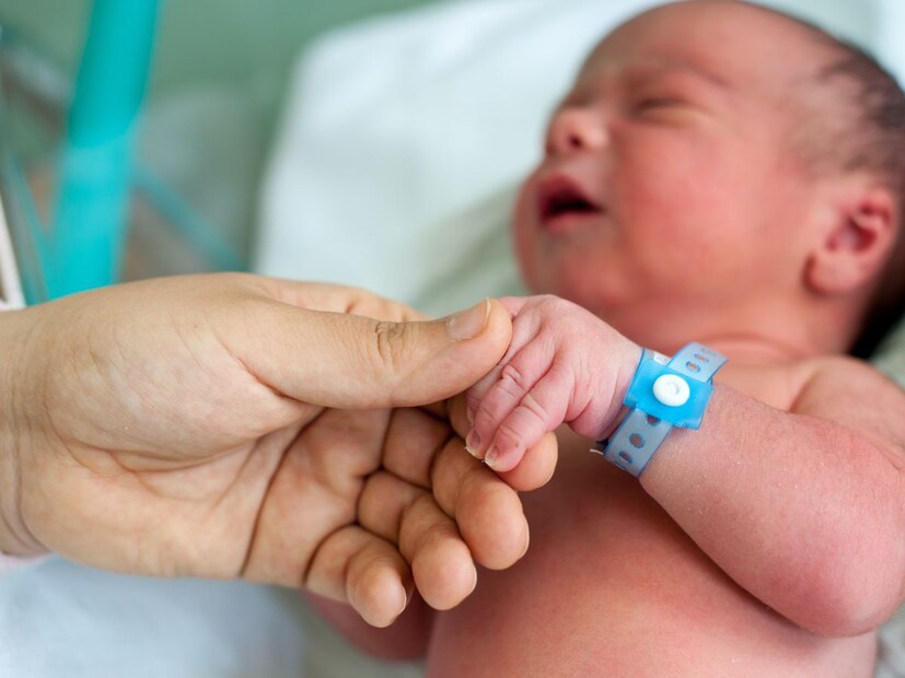 रुग्णालयाच्या नियमानुसार बाळाची ओळख पटावी म्हणून त्याच्या हातावर टॅग लावला जातो. त्यामुळे टॅगवरील नाव वाचून बाळ अदलाबदली तर झालं नाही ना? अशी शंका शबानाच्या कुटुंबाला आली, त्यानंतर त्यांनी डॉक्टरांना याबाबत माहिती दिली. (प्रतीकात्मक फोटो)